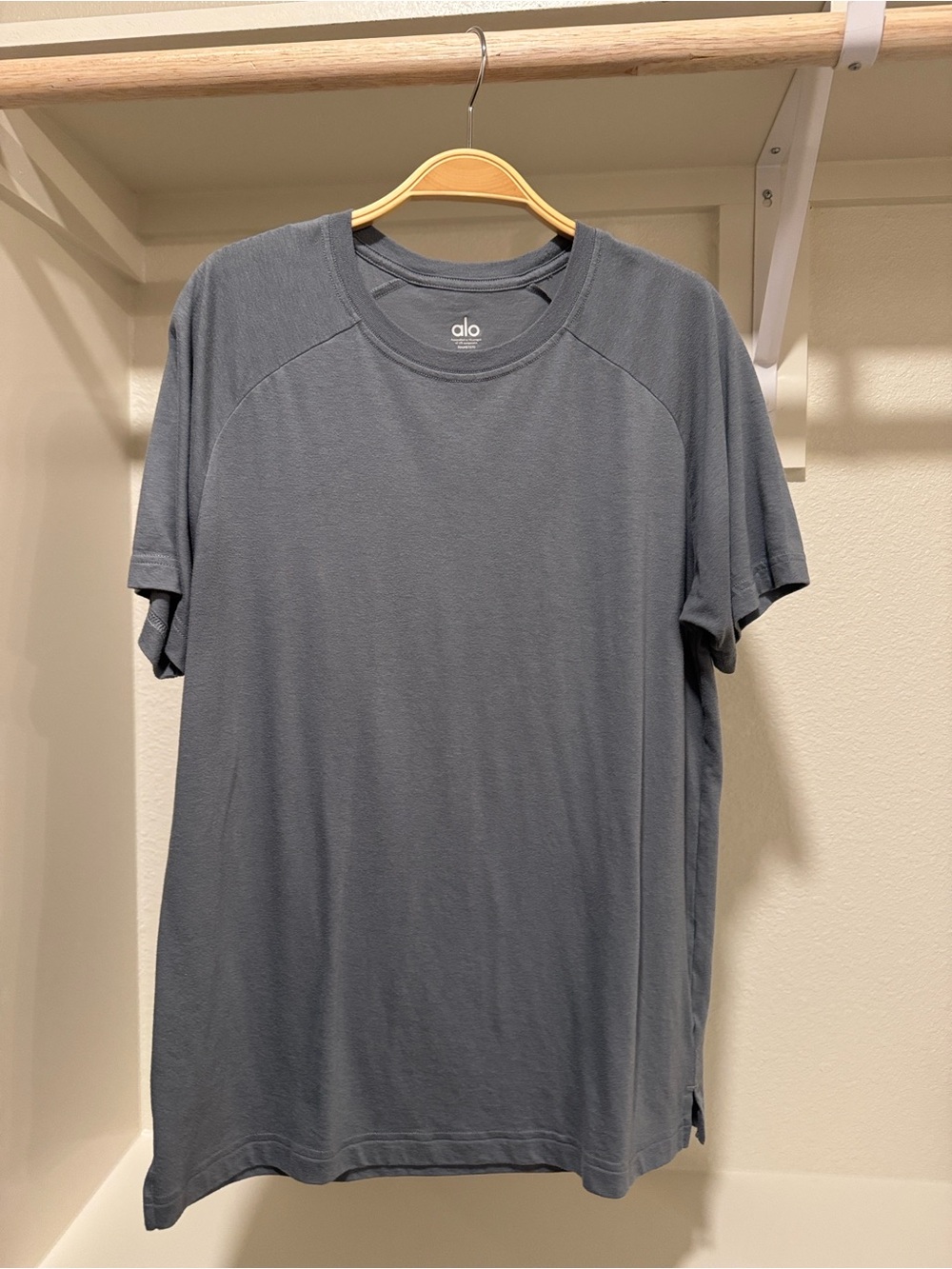 4-Pack ALO Yoga Men's Short Sleeve Crew Neck Tees | Size M - Picture 6 of 16